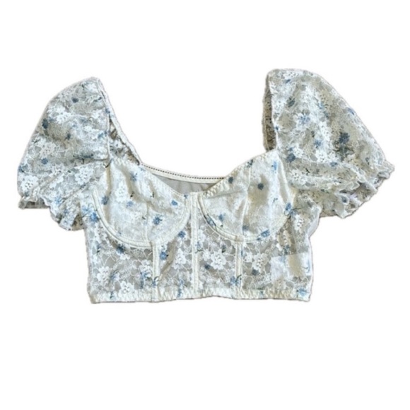 Today only!! White Floral Lace Puff Sleeve Top Size Small - Picture 3 of 4